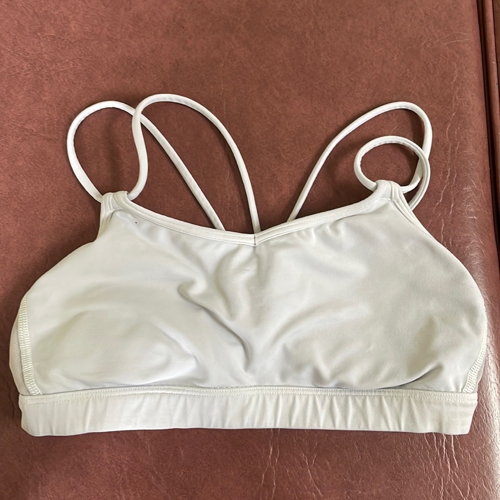 Lululemon make a move bra